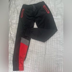 2$/$15🔥 Boy’s joggers Sz 10/12. 2 pockets with zippers